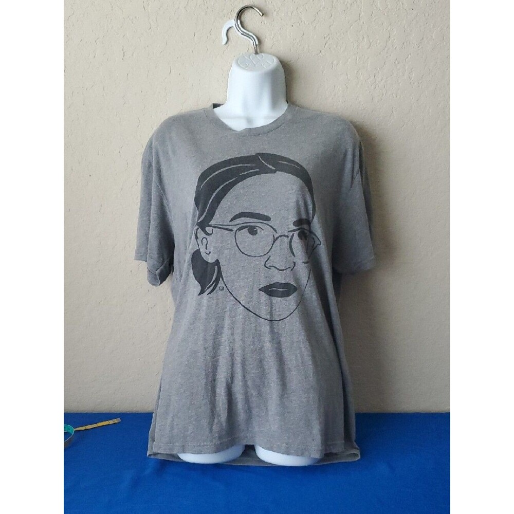 Raygun Alexandria Ocasio-Cortez AOC Graphic T-Shirt Gray Union Printed Large